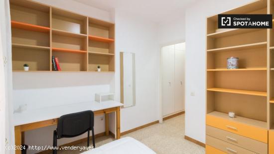 Se alquila habitación en piso de 1 dormitorio en Eixample, Barcelona - BARCELONA