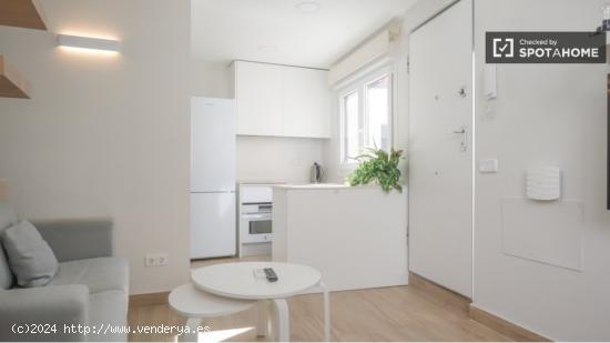 Se alquila apartamento de 1 dormitorio en Valdeacederas - MADRID