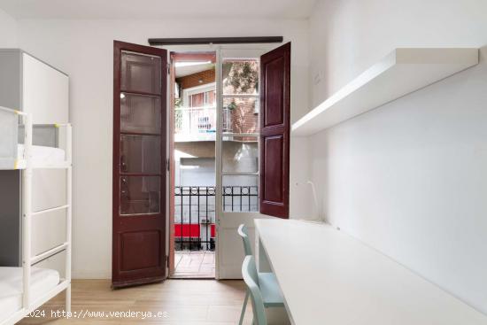 Habitación doble compartida con balcón en alquiler en residencia de estudiantes, Barcelona - BARCE