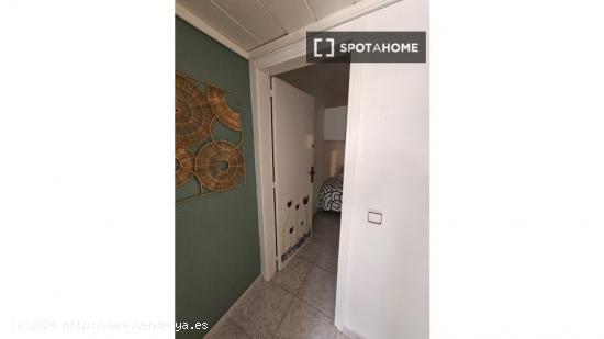 Habitación en piso compartido en barcelona. - BARCELONA