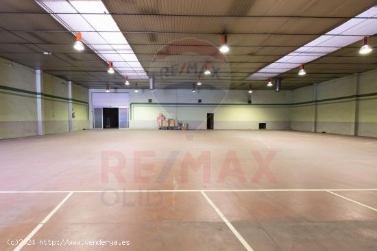 EN EL CENTRO DE VALLADOLID, NAVE INDUSTRIAL DE 1.650 M2 - VALLADOLID