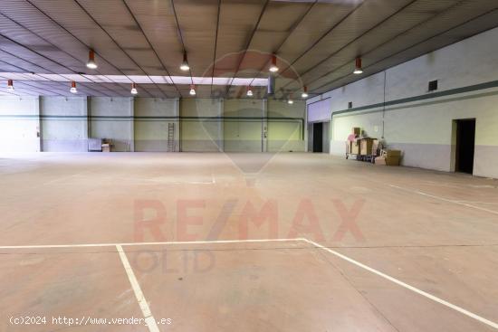 EN EL CENTRO DE VALLADOLID, NAVE INDUSTRIAL DE 1.650 M2 - VALLADOLID