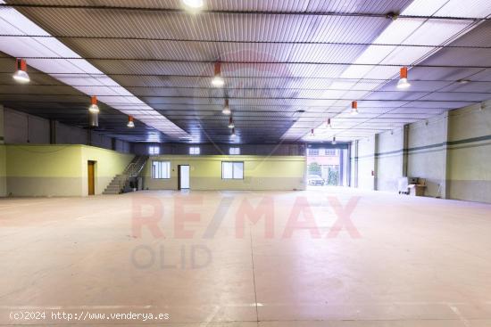 EN EL CENTRO DE VALLADOLID, NAVE INDUSTRIAL DE 1.650 M2 - VALLADOLID