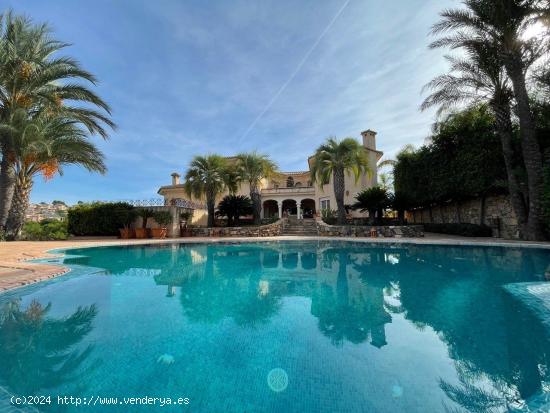 Chalet de 11 habitaciones con piscina en Altorreal - MURCIA