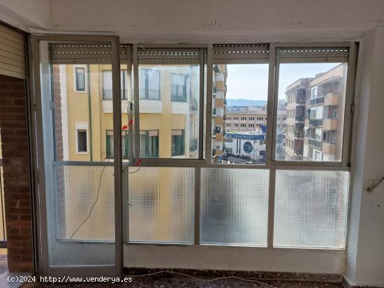 Estupendo piso de 3 habitaciones junto a Plaza de Toros - MURCIA