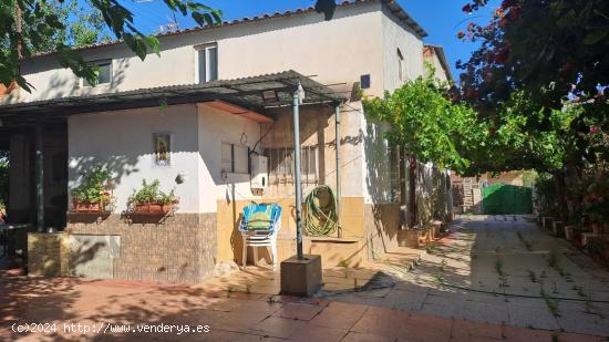 Finca rústica de 8 dormitorios en venta en La Albatalia - MURCIA