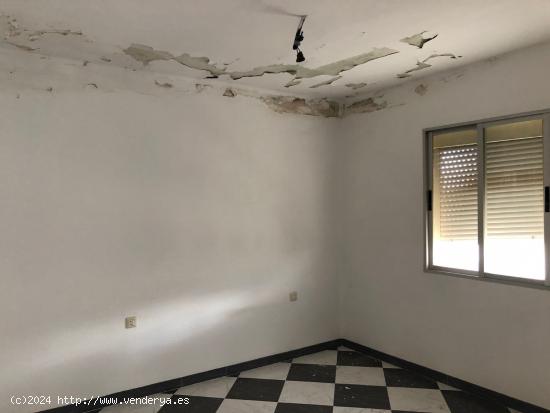 CASABANCO VENDE PISO DE  TRES DORMITORIOS EN ALMENDRALEJO - BADAJOZ