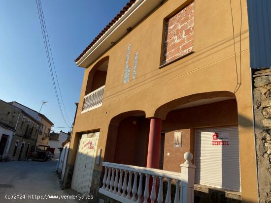 CASABANCO VENDE VIVIENDA ADOSADA DE CUATRO DORMIOTRIOS  EN ZARZA DE MONTAHCEZ - CACERES