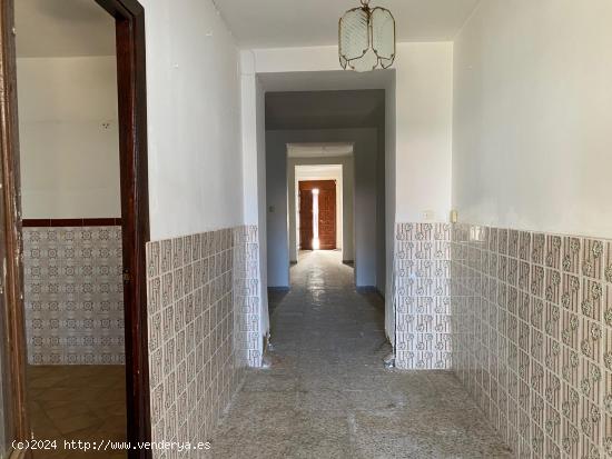 CASABANCO VENDE CASA EN PERALEDA DEL ZAUCEJO. - BADAJOZ