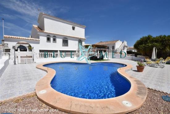 Villa NEPTUNO en parcela espaciosa con piscina propia - MURCIA