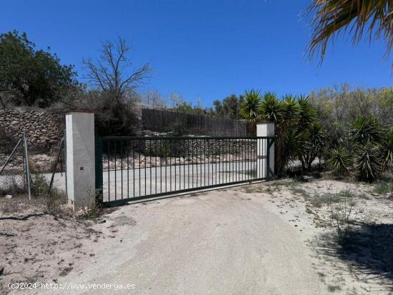 Terreno en Venta en Benissa, Verdicas – 5005 m² con Luz y Agua, Perfecto para Proyectos Sostenibl