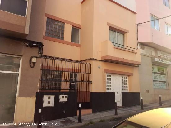 ESPECTACULAR CASA TERRERA CON 2 VIVIENDAS INDEPENDIENTES LISTA PARA ENTRAR A VIVIR - LAS PALMAS