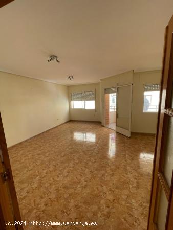 AMPLIO PISO en VENTA en el CENTRO de SAN PEDRO DEL PINATAR - MURCIA