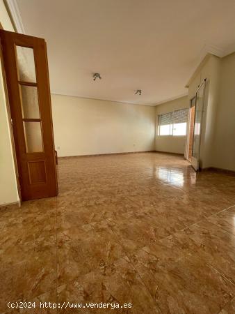 AMPLIO PISO en VENTA en el CENTRO de SAN PEDRO DEL PINATAR - MURCIA