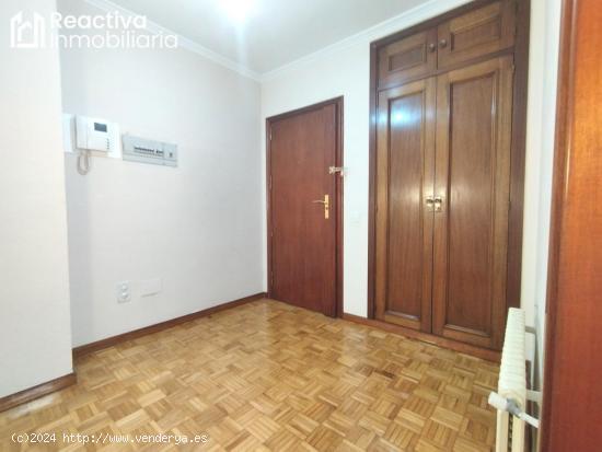 Piso céntrico de 3 habitaciones y 2 baños, con garaje y trastero - A CORUÑA