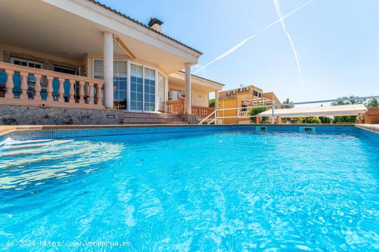 Chalet Independiente de 5 Habitaciones en Badia Blava con Vistas a la Bahía de Palma - BALEARES