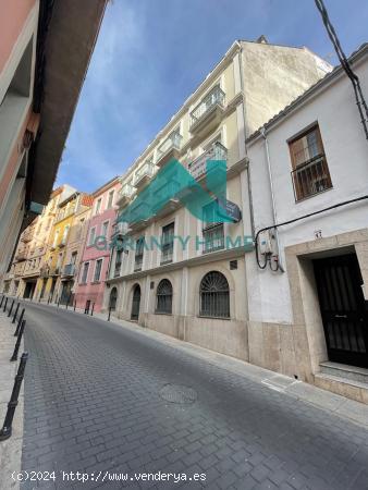 SE VENDE EDIFICIO EN UNA DE LAS MEJORES ZONAS DE CACERES - CACERES