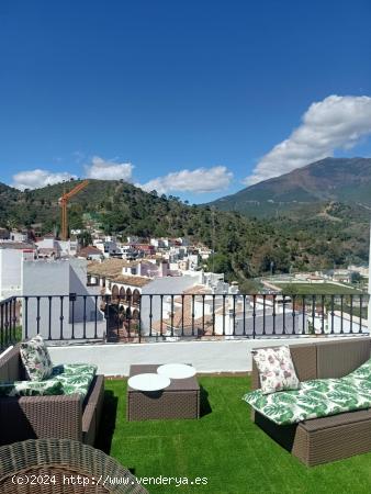 Descubre el Lujo y la Belleza Natural en Este Espectacular Ático en Benahavís - MALAGA