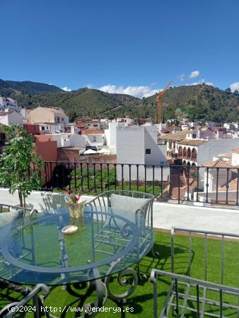 Descubre el Lujo y la Belleza Natural en Este Espectacular Ático en Benahavís - MALAGA