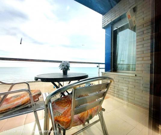 APARTAMENTO EN PRIMERA LINEA, CON VISTAS FRONTALES AL MAR CON LICENCIA TURÍSTICA - ALICANTE