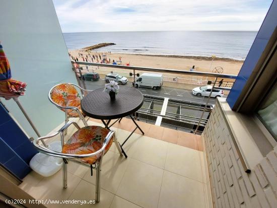 APARTAMENTO EN PRIMERA LINEA, CON VISTAS FRONTALES AL MAR CON LICENCIA TURÍSTICA - ALICANTE