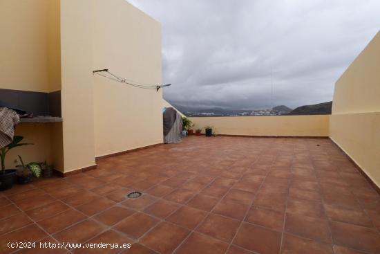 Piso - dúplex en la zona de Ladera Alta con terraza y vistas al mar - LAS PALMAS