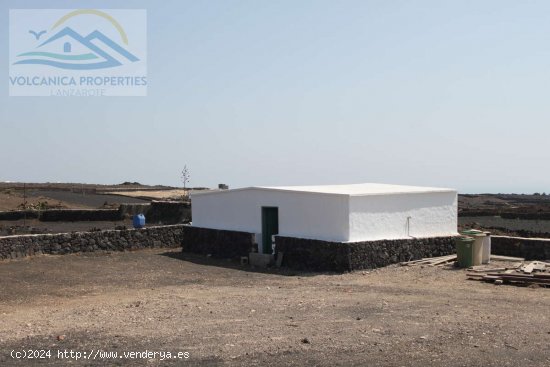 Casa tradicional con un apartamento de 2 dormitorios y vistas al mar en Tías - Tías