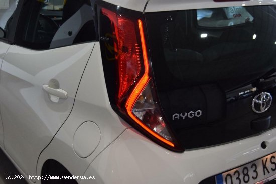 Toyota Aygo X-PLAY 1.0i 70cv - Paterna