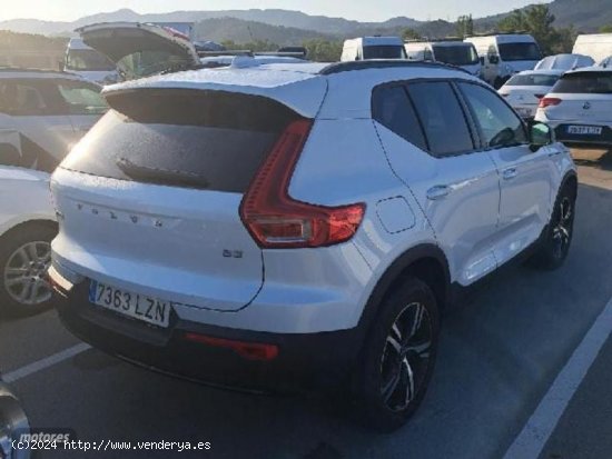 Volvo XC40 Plus, B3 (gasolina), Gasolina, Dark de 2022 con 24.182 Km por 34.900 EUR. en Vizcaya