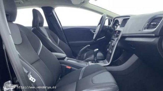 Volvo V 40 2.0 D2 MOMENTUM 120 5P de 2019 con 79.000 Km por 18.900 EUR. en Zaragoza