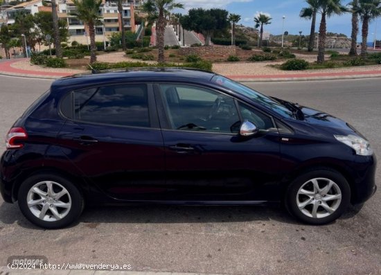 Peugeot 208 1.2 PureTech Style 82 de 2014 con 118.000 Km por 6.000 EUR. en Castellon