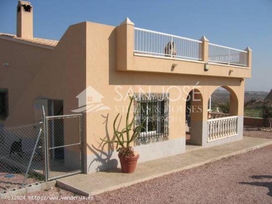 SE VENDE CHALET EN NOVELDA - ALICANTE