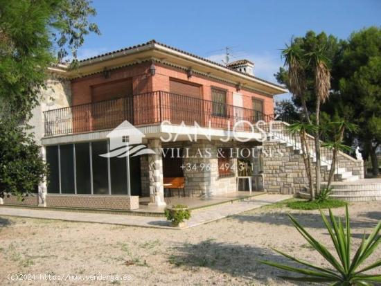 VENTA DE CHALET EN ASPE - ALICANTE