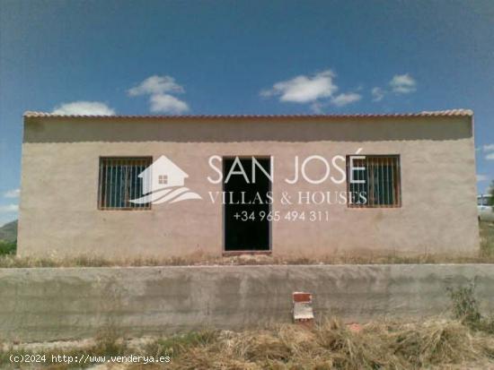 SE VENDE CASA DE CAMPO EN SAX - ALICANTE