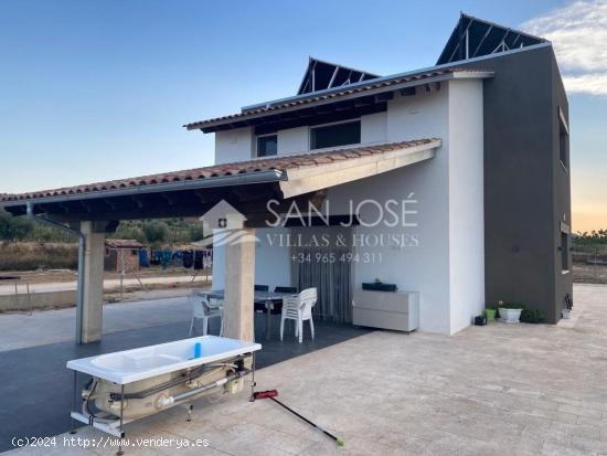 SE VENDE CHALET DE LUJO EN BUENA ZONA DE ASPE - ALICANTE