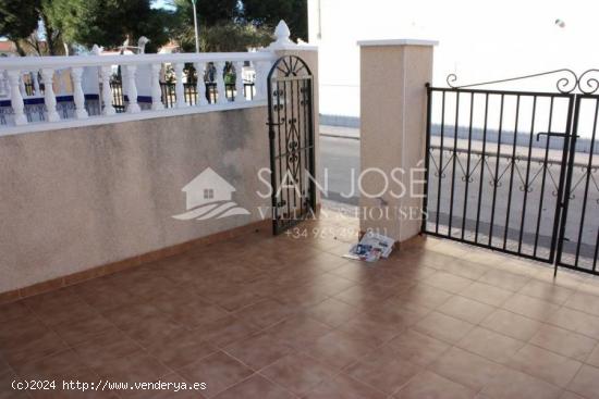  Inmobiliaria San Jose Villas and Houses vende piso en Torrevieja - ALICANTE 