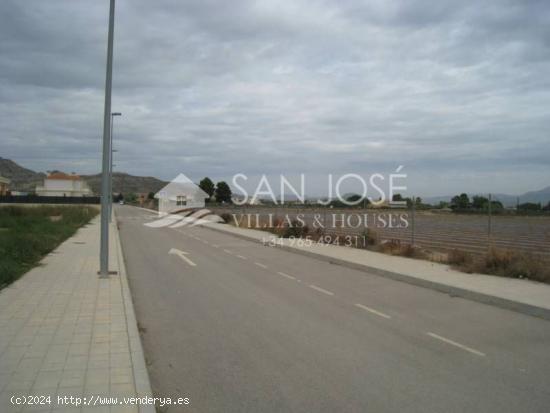 VENTA DE PARCELA EN URBANIZACIÓN LA COLUMNA EN ASPE - ALICANTE