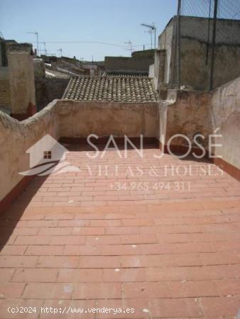 CASA EN ASPE PARA REFORMAR EN ZONA CENTRO - ALICANTE