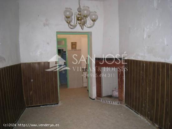 CASA EN ASPE PARA REFORMAR EN ZONA CENTRO - ALICANTE