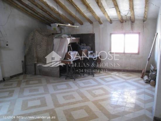 CASA EN ASPE PARA REFORMAR EN ZONA CENTRO - ALICANTE