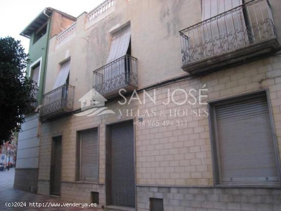 VENTA DE CASA EN ASPE EN ZONA CENTRO MUY BIEN UBICADA - ALICANTE