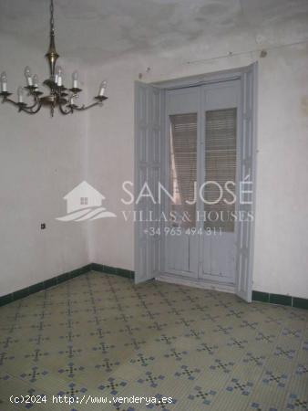 VENTA DE CASA EN ASPE EN ZONA CENTRO MUY BIEN UBICADA - ALICANTE