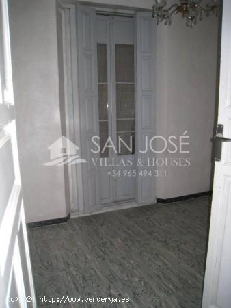 VENTA DE CASA EN ASPE EN ZONA CENTRO MUY BIEN UBICADA - ALICANTE