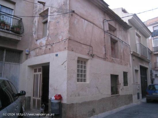 VENTA DE CASA EN PLENO CENTRO EN CALLE PEATONAL EN ASPE ALICANTE - ALICANTE