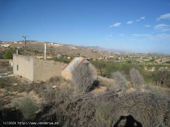 Se vende casa de campo en finca en la Romana en el paraje natural de la Boquera. Se aceptan ofertas 