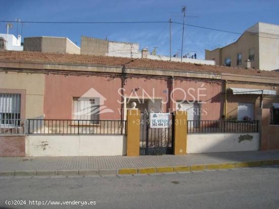 SE VENDE CASA PARA REFORMAR EN LA ZONA DEL CORAZÓN DE JESÚS EN ASPE - ALICANTE