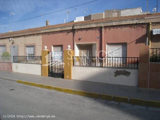 SE VENDE CASA PARA REFORMAR EN LA ZONA DEL CORAZÓN DE JESÚS EN ASPE - ALICANTE