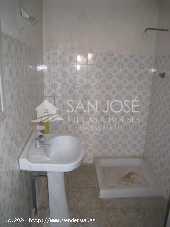 INMOBILIARIA SAN JOSE VILLAS AND HOUSES VENDE LOCAL COMERCIAL EN ASPE - ALICANTE