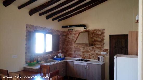 INTERESANTE CASA CON TERRENO EN UNA MUY BUENA ZONA EN PINOSO - ALICANTE