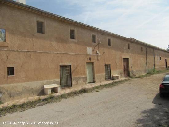 VENTA DE CORTIJO CON VIÑEDOS Y FRUTALES EN PRODUCCION - ALICANTE